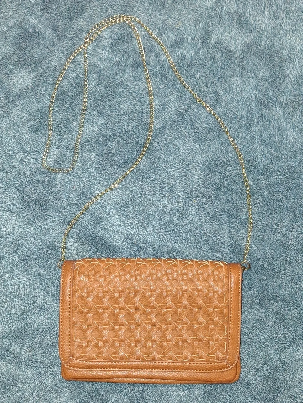 Street Level Woven Crossbody Bag in Tan with Gold Chain